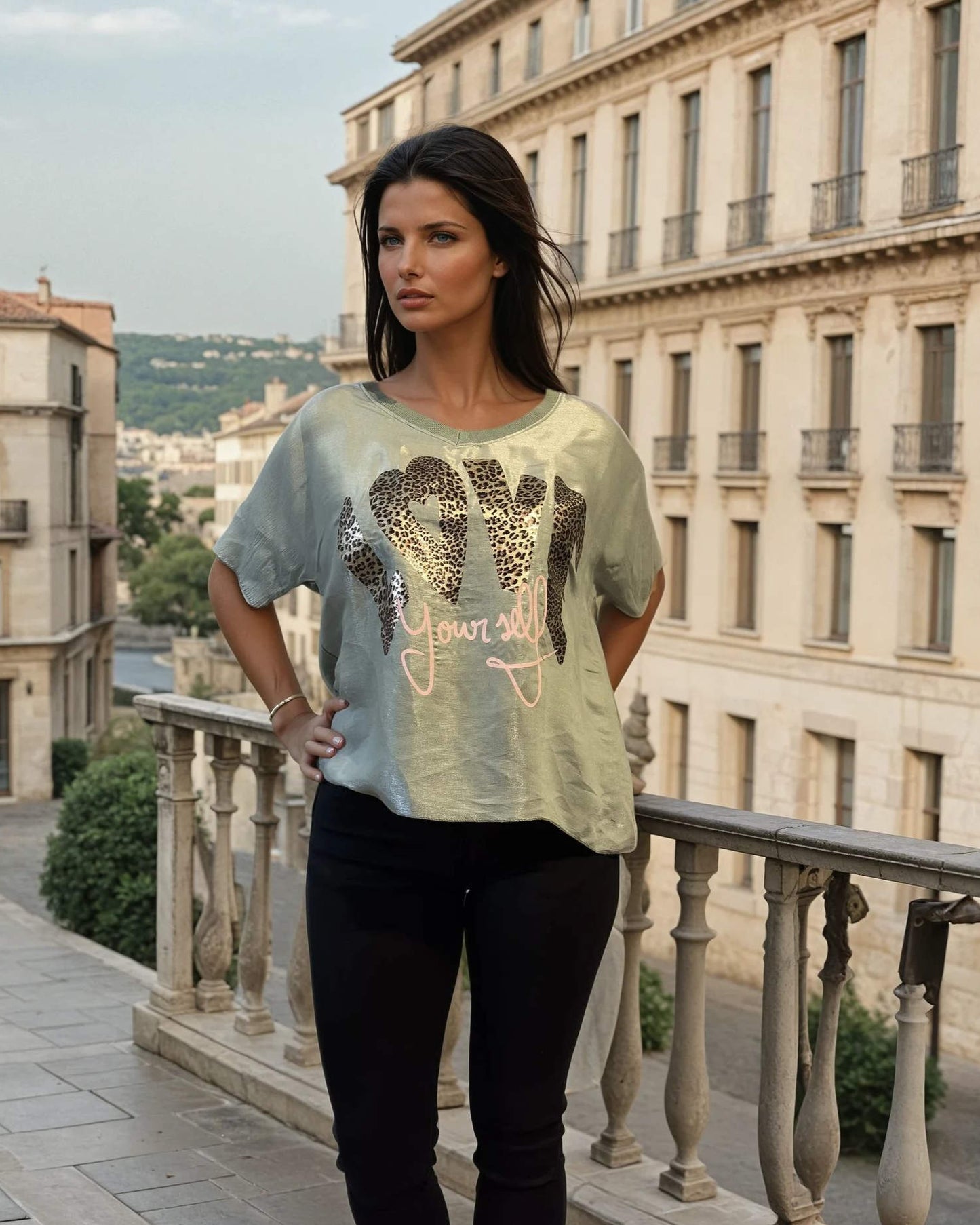 Metallic-Shirt "Love Yourself" mit Leo-Print