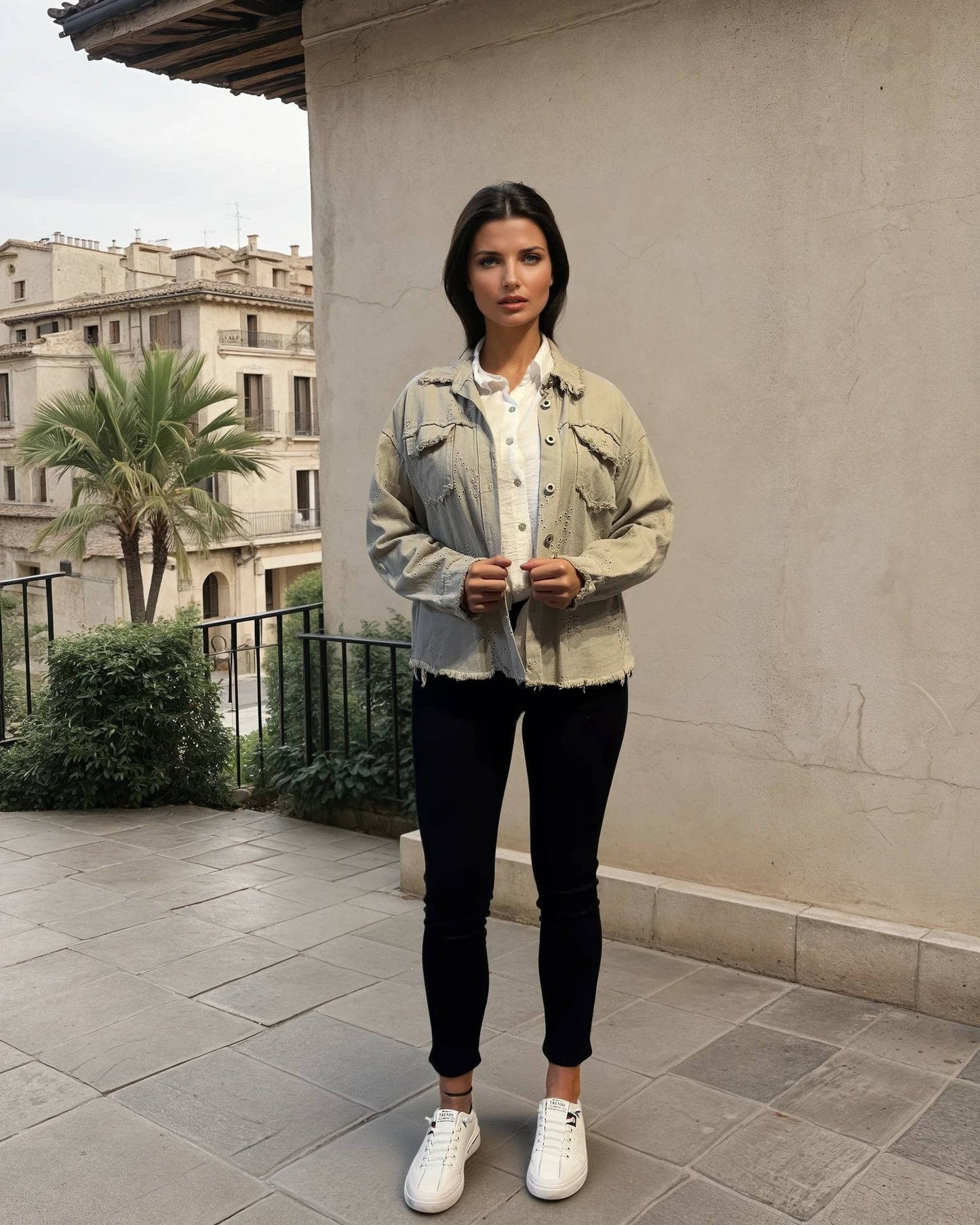Jeansjacke mit Lochstickerei