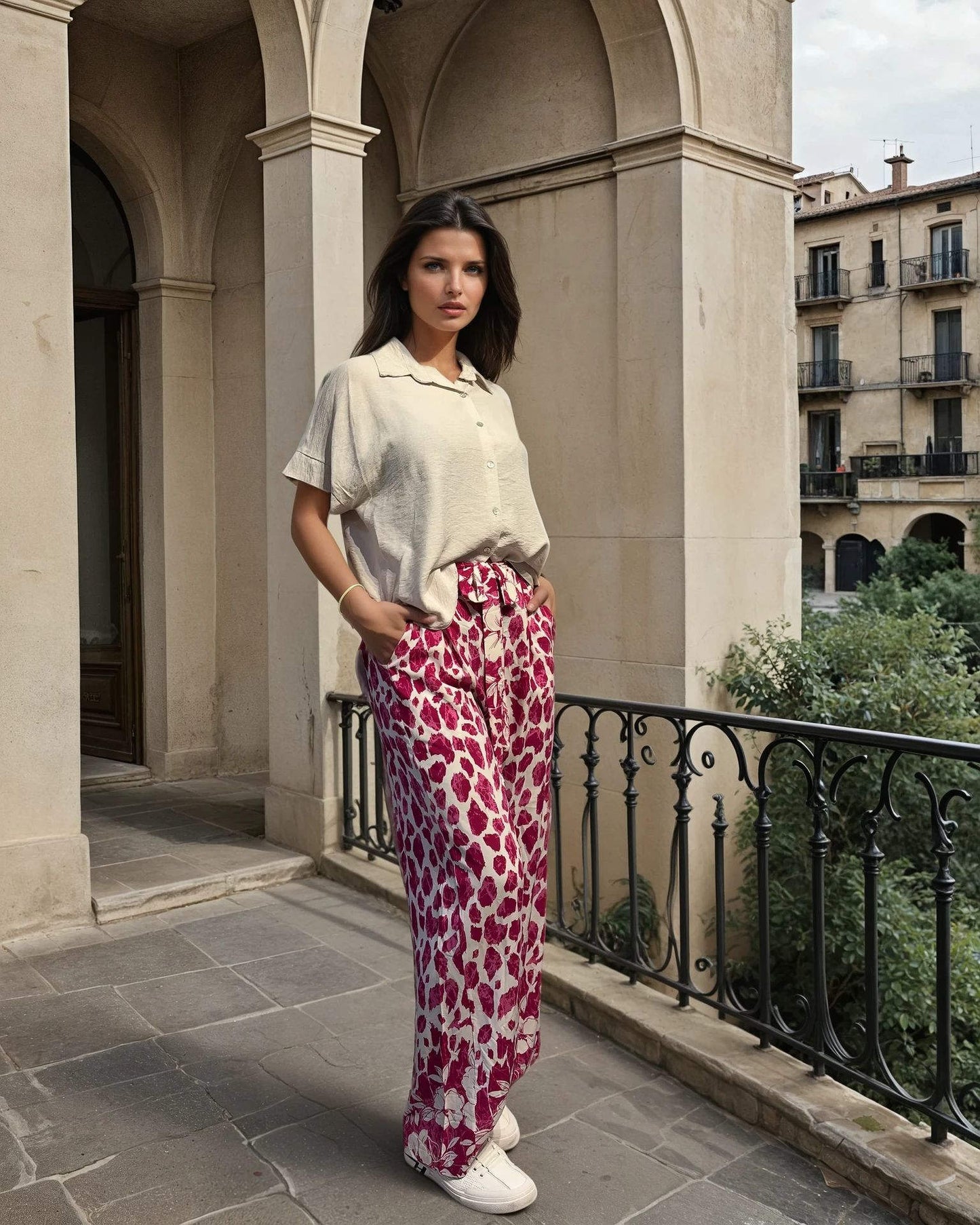 Weite Palazzo-Hose mit pinkem Animal Print