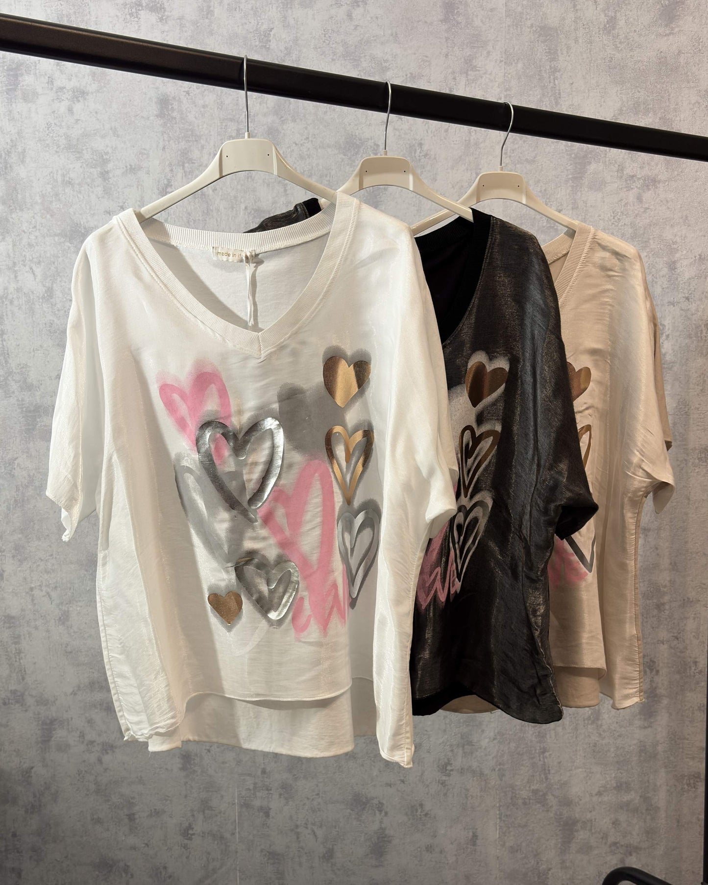 Glänzendes Shirt mit Herzprint