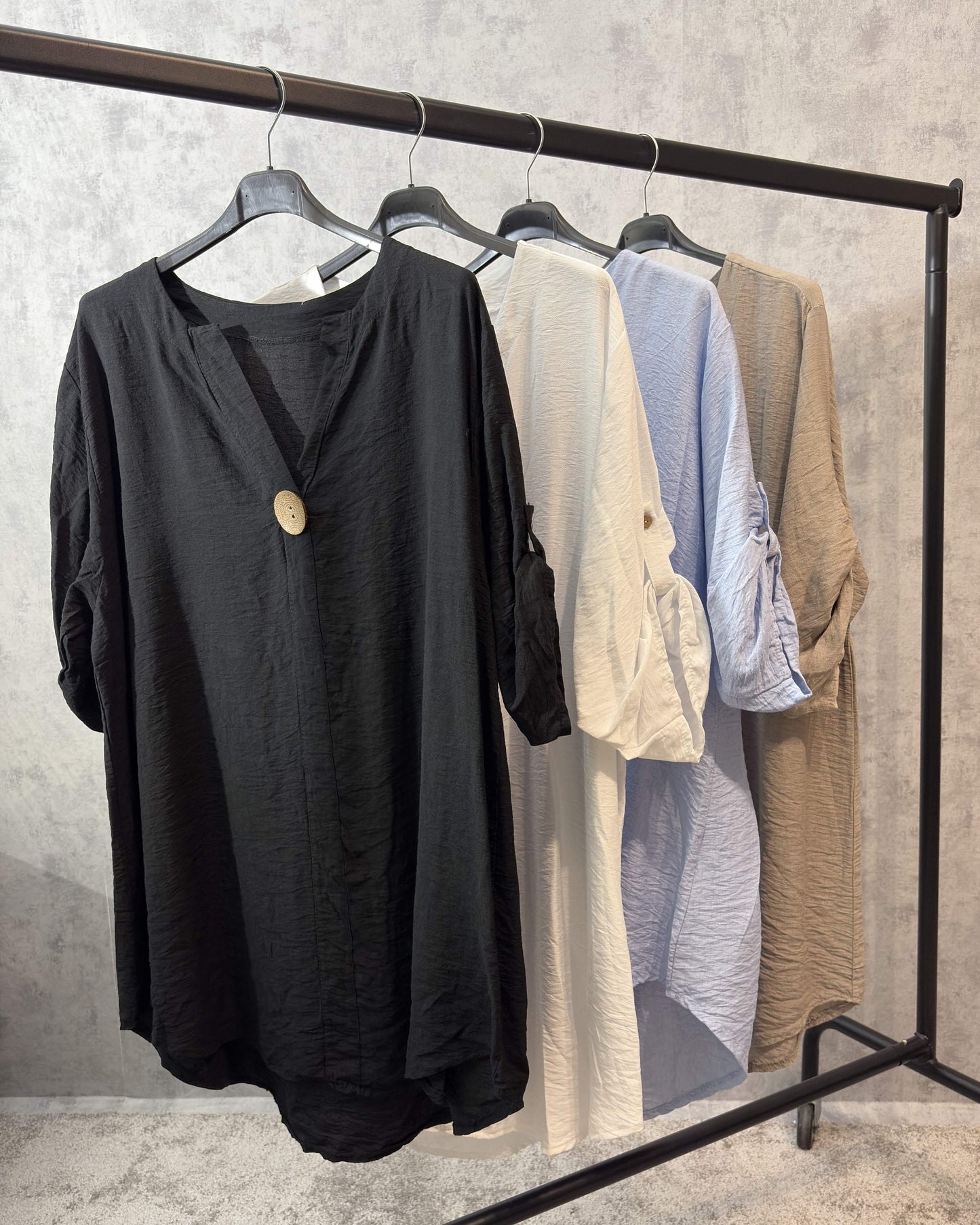 Kleid mit Knopfdetail
