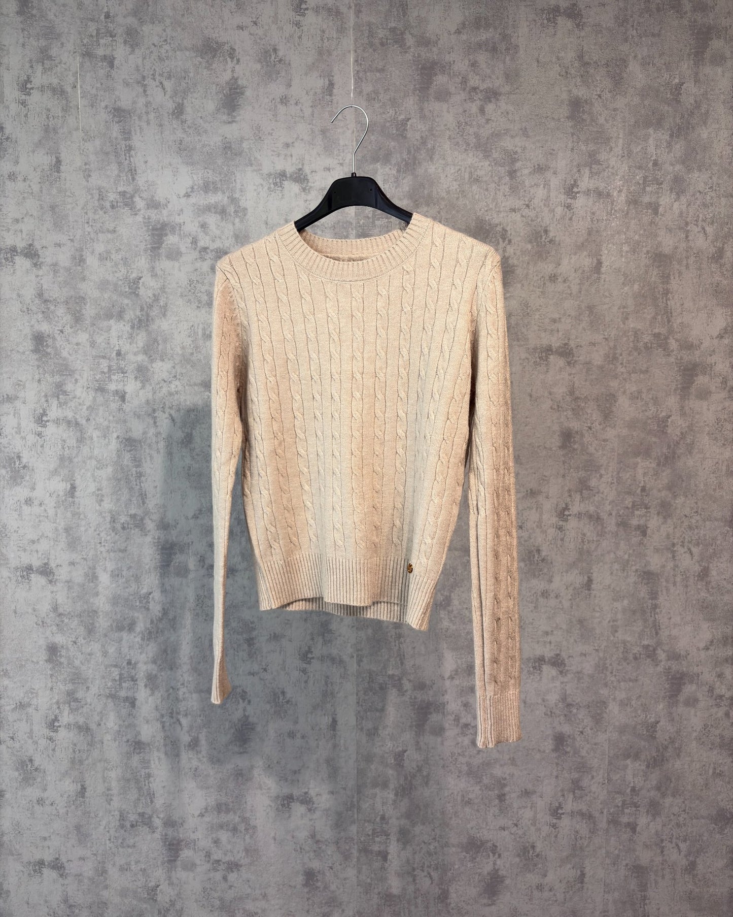 Eleganter Strickpullover mit Zopfmuster