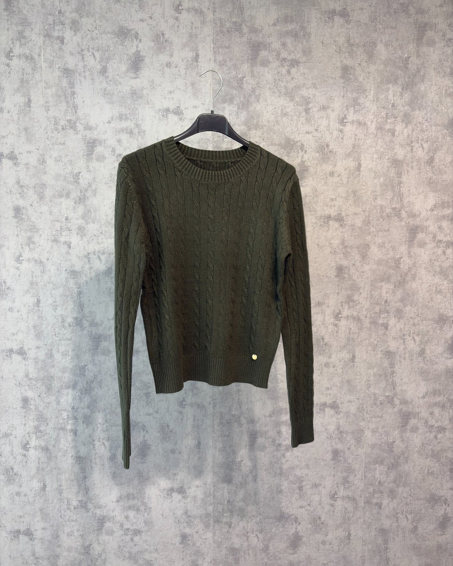 Eleganter Strickpullover mit Zopfmuster