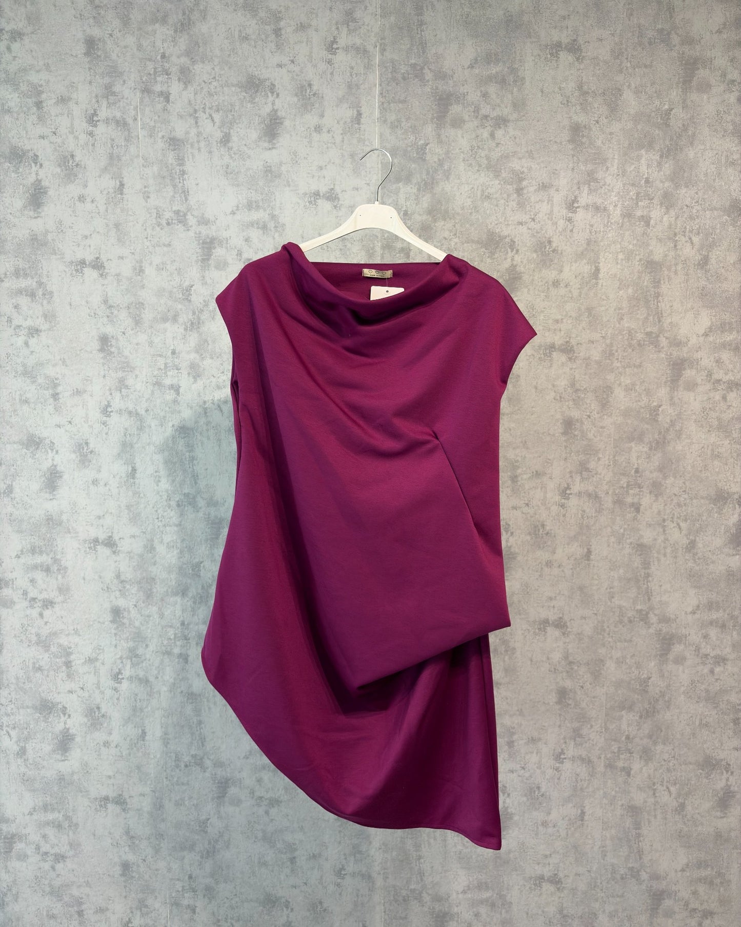 Statement-Kleid – Asymmetrisch & Edel