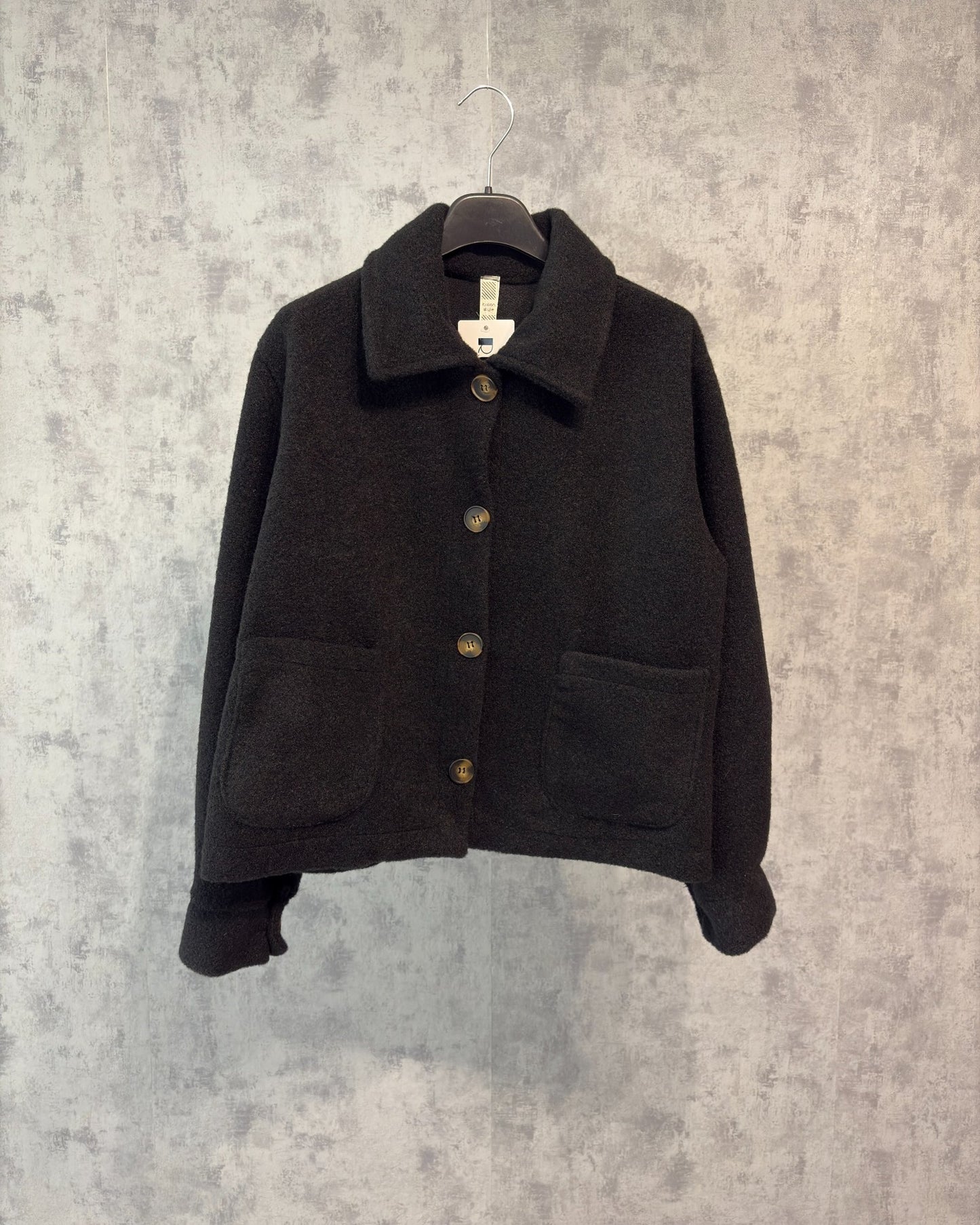 Kurzer Wollblazer mit Knopfleiste – Zeitloser City Chic