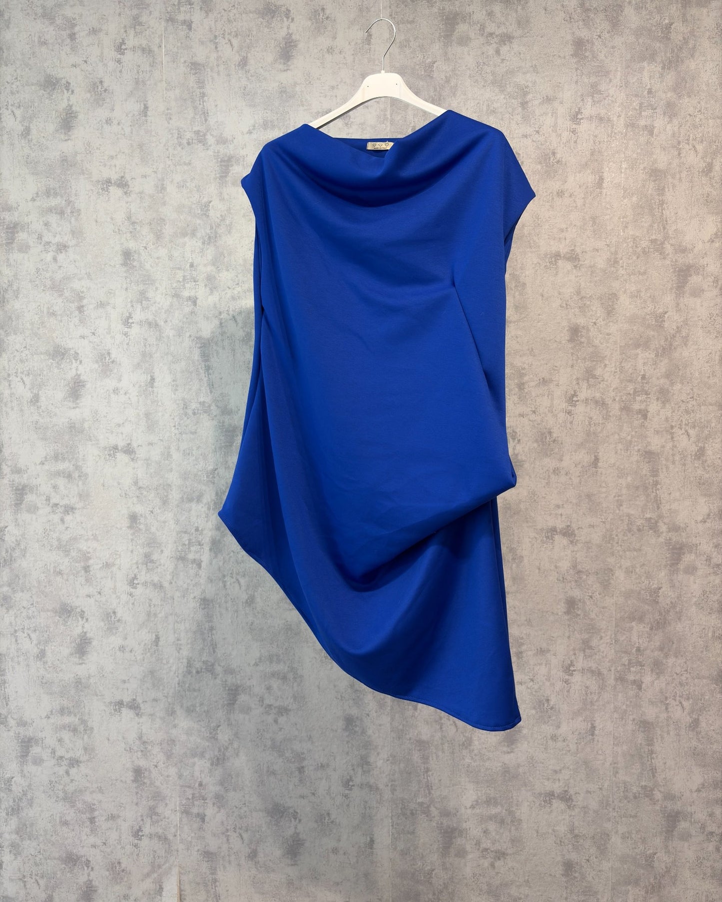 Statement-Kleid – Asymmetrisch & Edel
