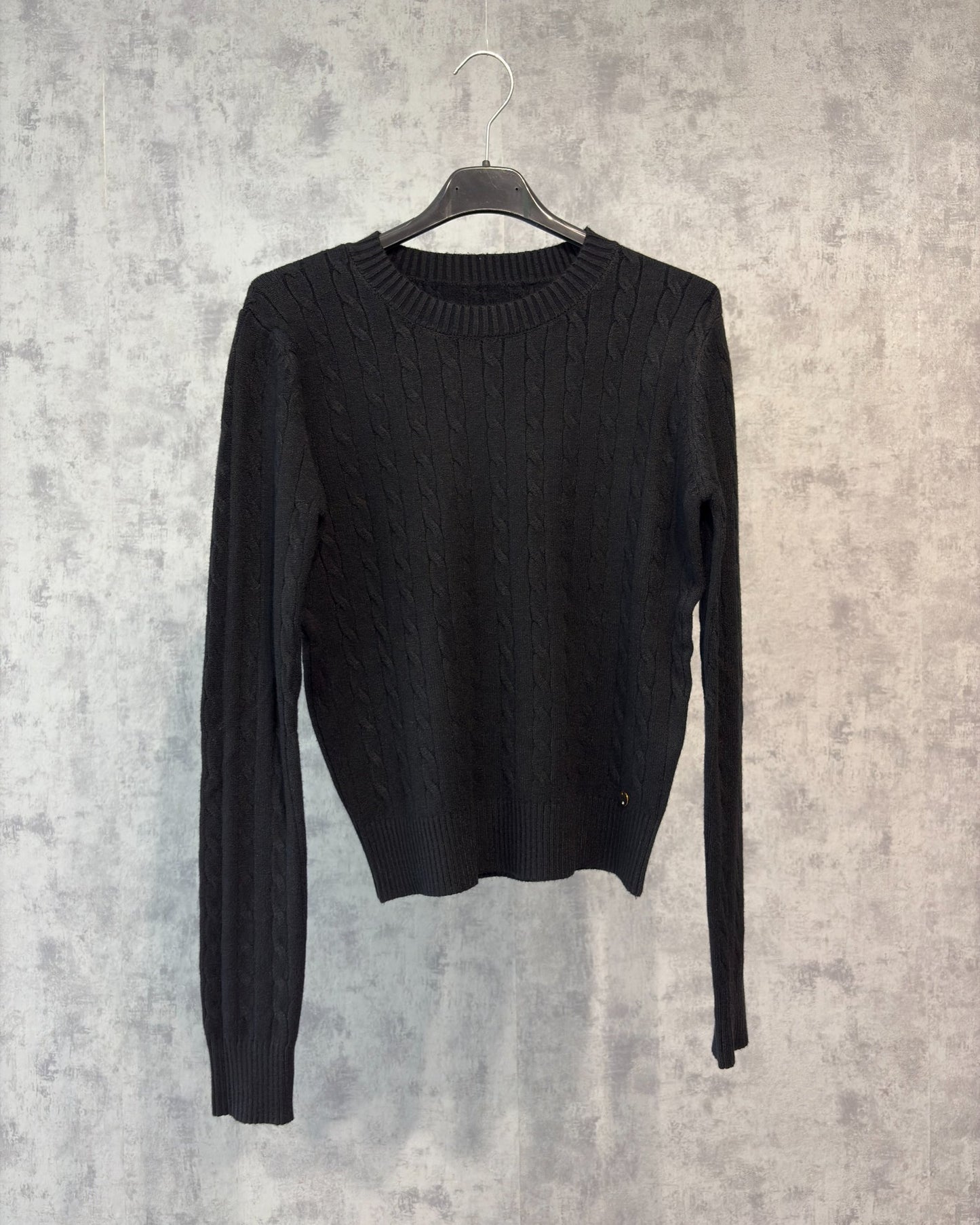 Eleganter Strickpullover mit Zopfmuster