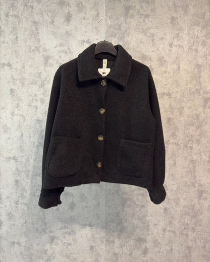 Kurzer Wollblazer mit Knopfleiste – Zeitloser City Chic