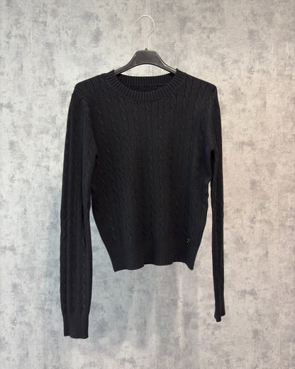 Eleganter Strickpullover mit Zopfmuster